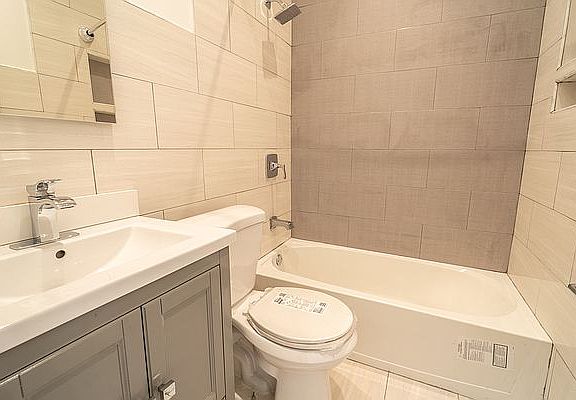 3rd image of 419 Hancock St APT 4