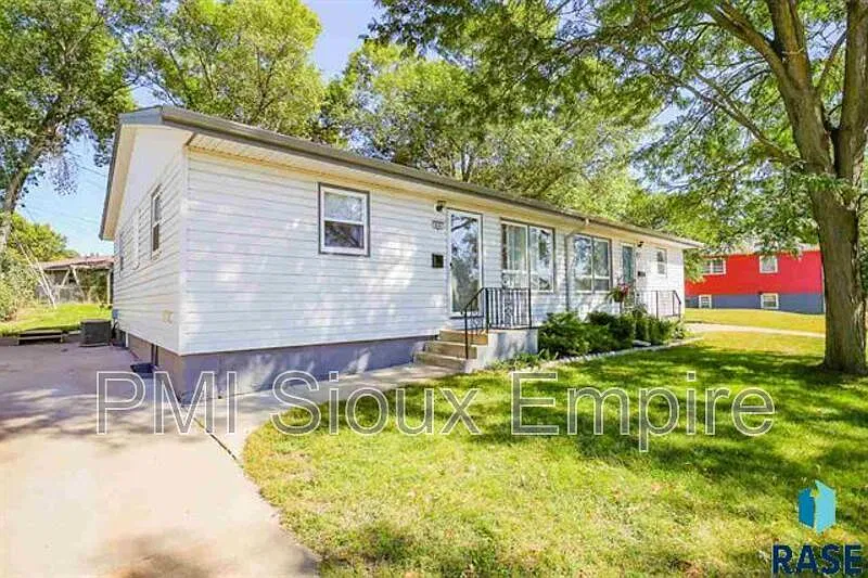 842 S Southeastern Ave
