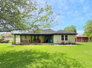 207 Bayou Rd, Lake Jackson, TX 77566