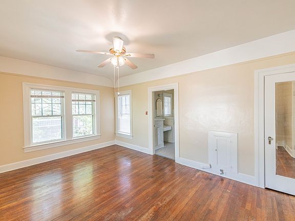 4th image of 1039 W Magnolia Ave
