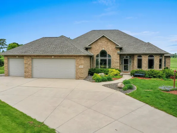 624 Linksview Ct, Wrightstown, WI 54180