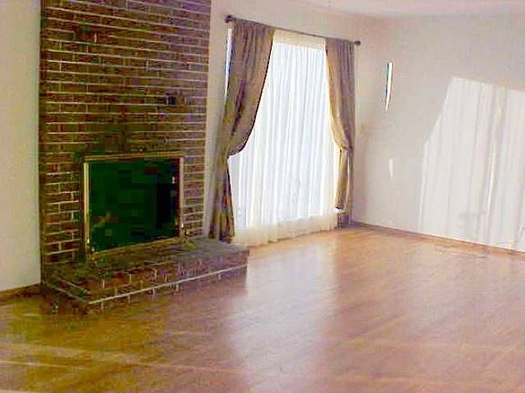 Living room with Fireplac