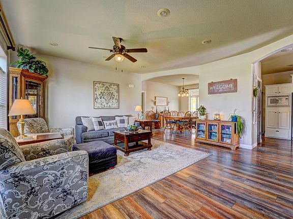 4th image of 880 Wagon Wheel Ln