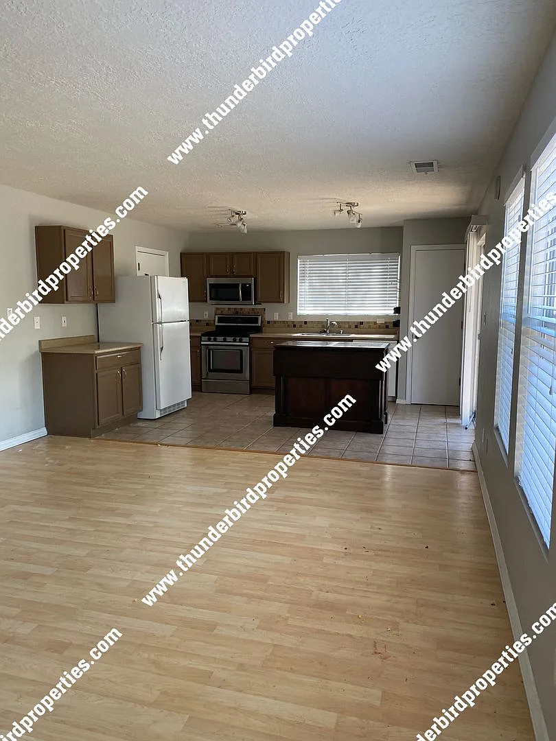 Great NE Heights home — Photo 3