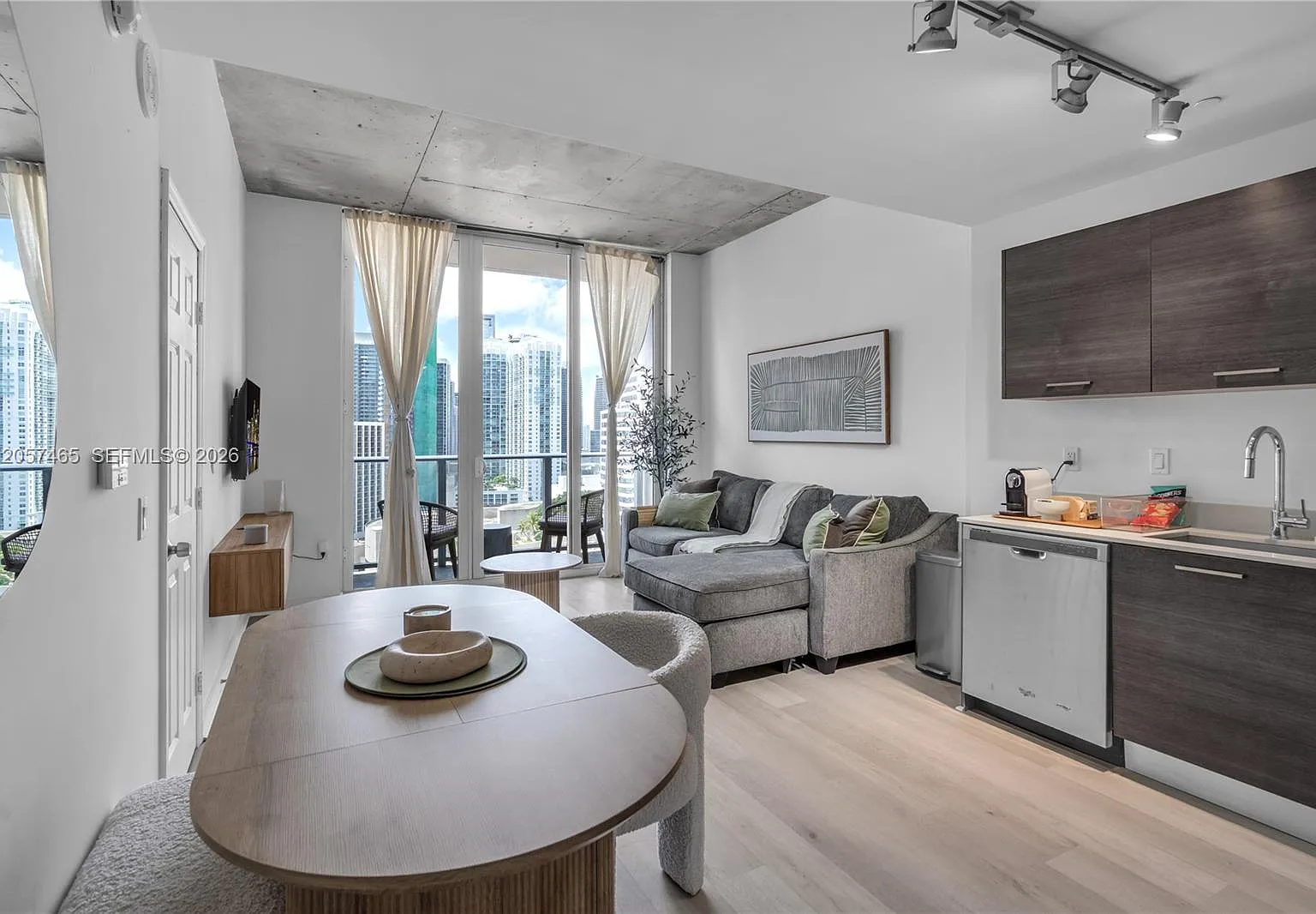 Centro Condo — Photo 1