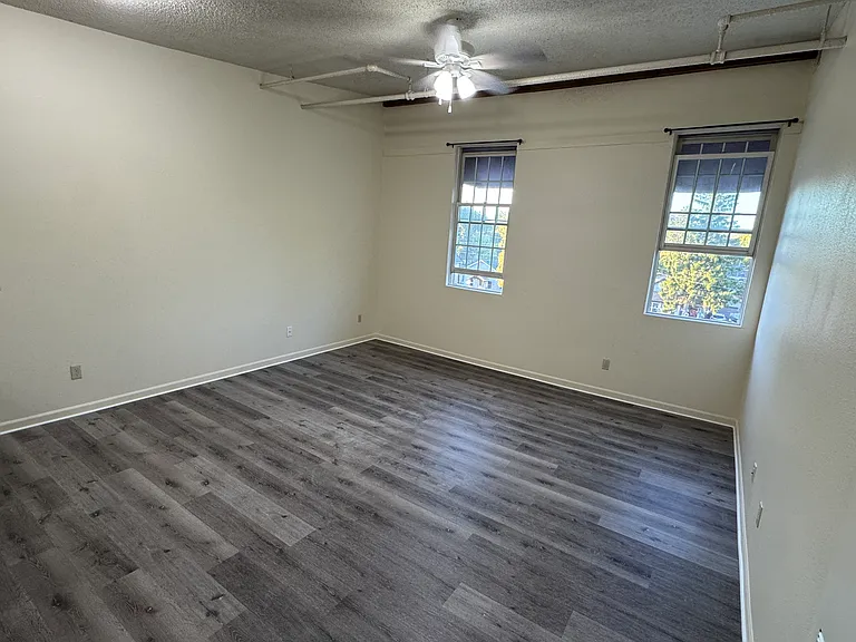 Pioneer Point Apartments — Photo 12