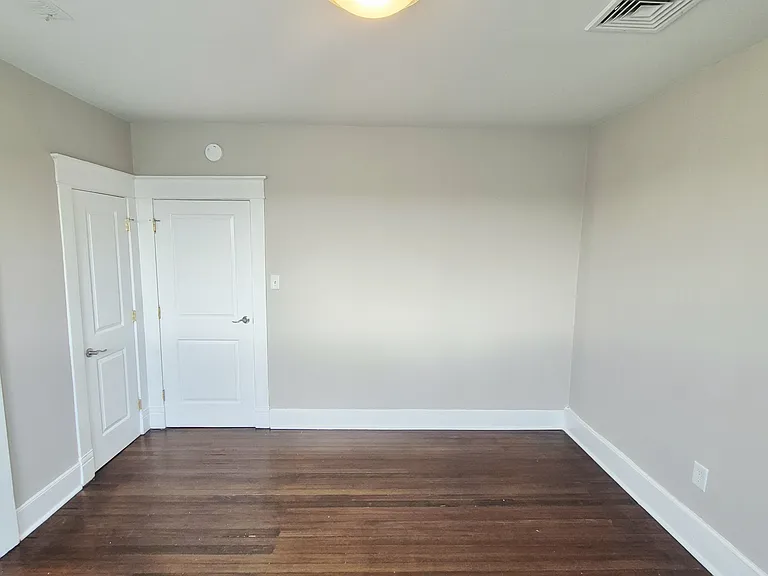 2113 Barton Ave — Photo 37