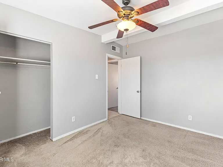1015 N Clark Dr — Photo 13