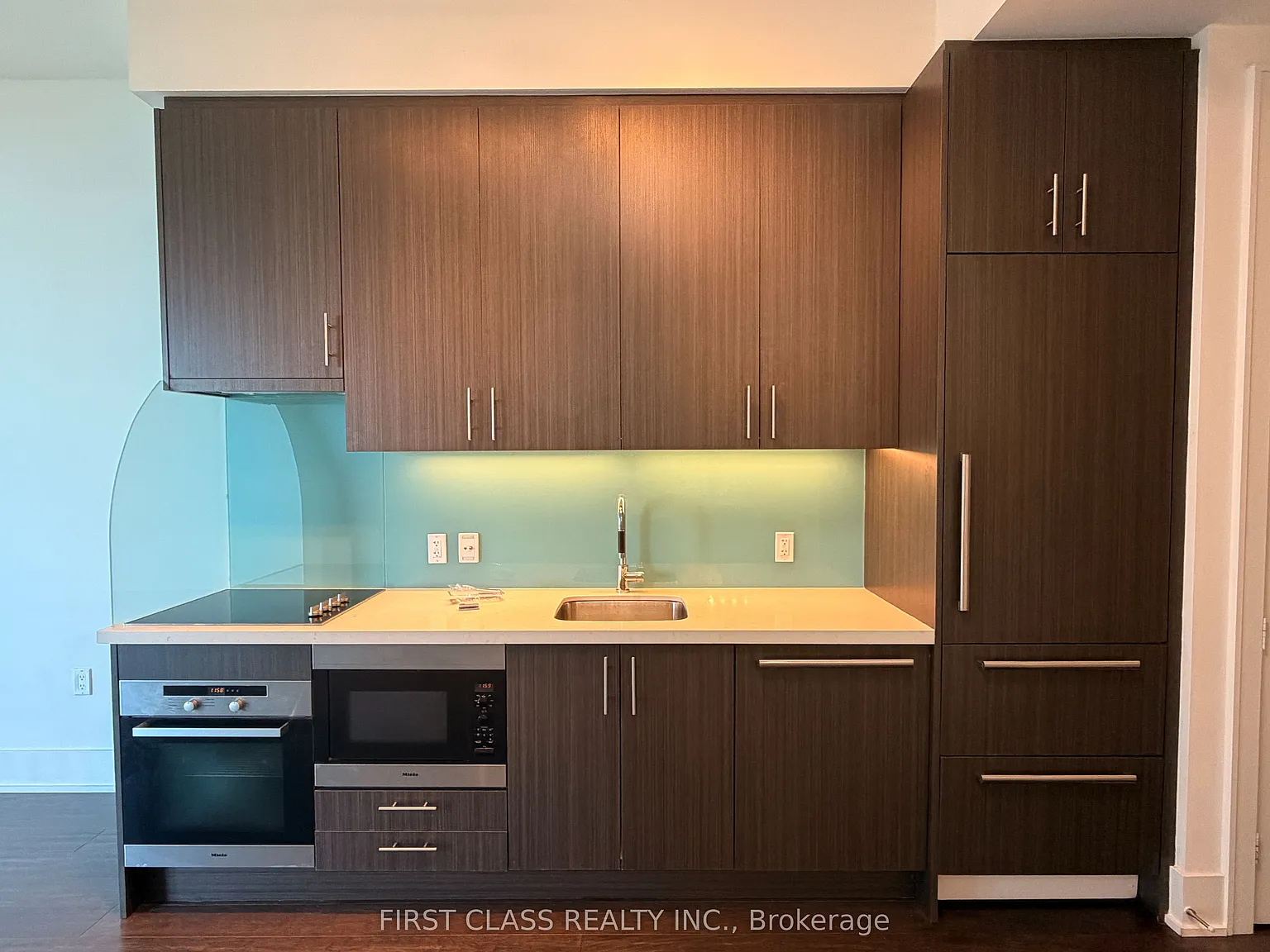 39 Queens Quay E — Photo 4