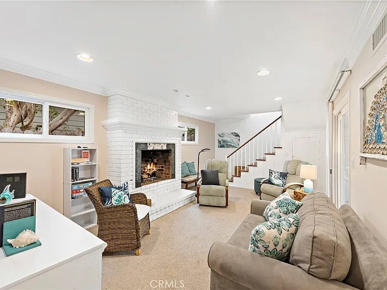 1466 Randall Way — Photo 6
