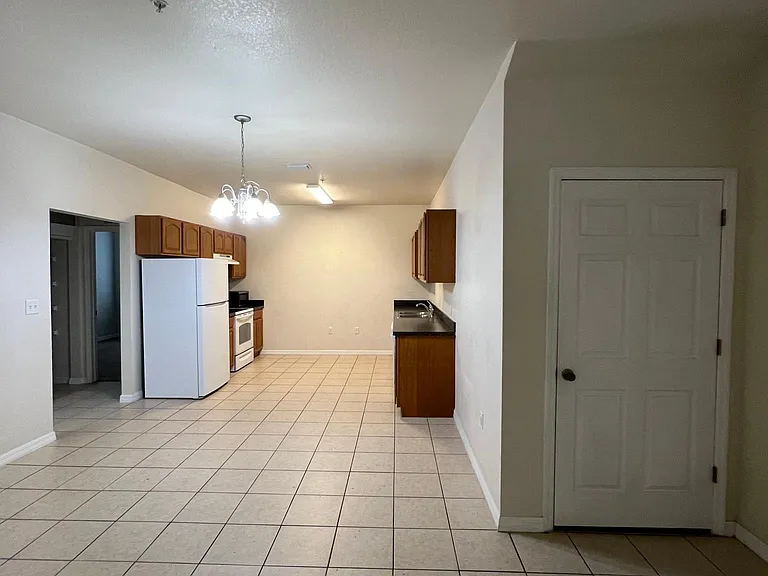 1577 NW 29th Rd #11 — Photo 5