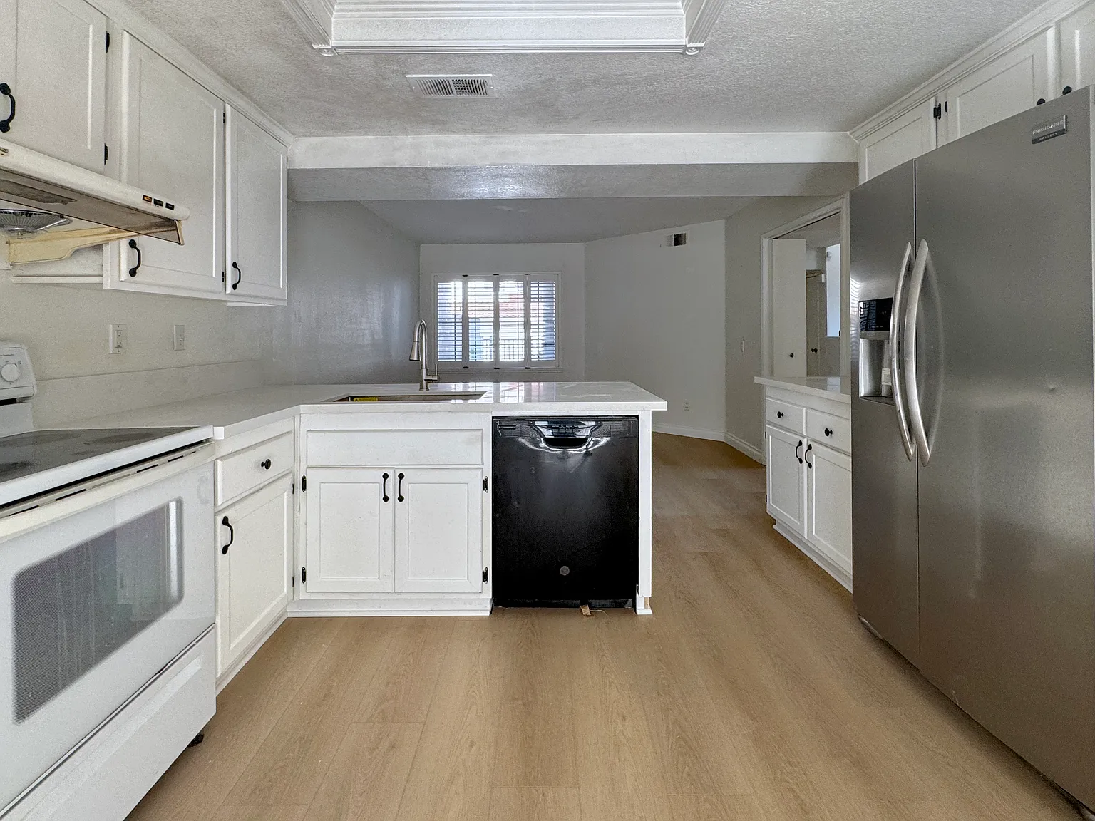 3 bed, 1685 sqft, $3,600 — Photo 3