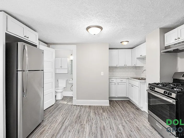 848 Crescent St NE #2F — Photo 1