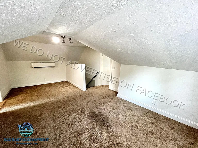 1558 Swift St — Photo 23