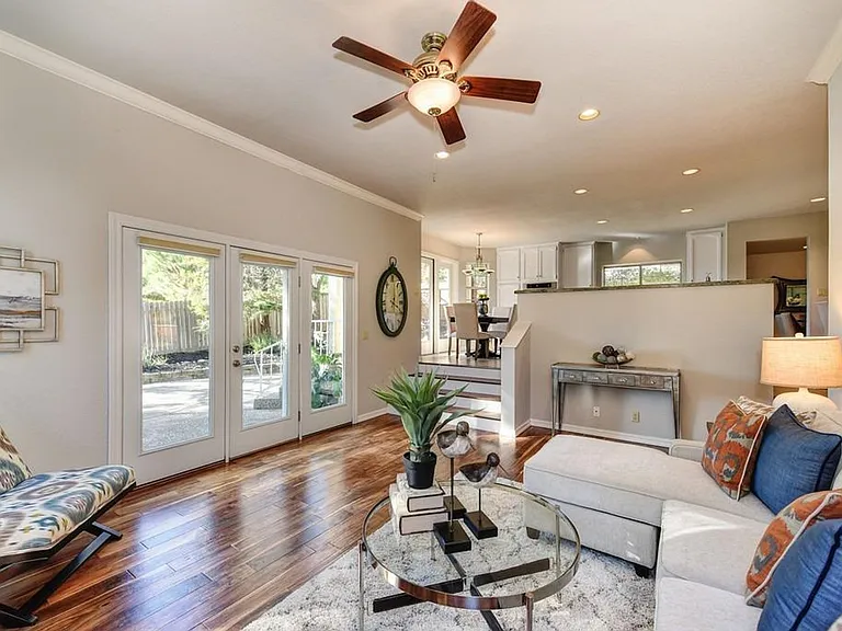 4650 Dorchester Ln — Photo 15