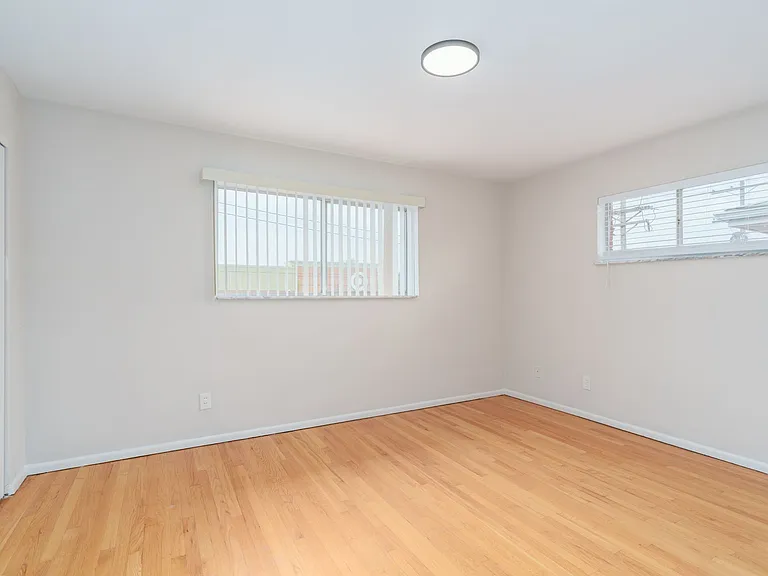 Lindenwood Heights Apartments — Photo 25
