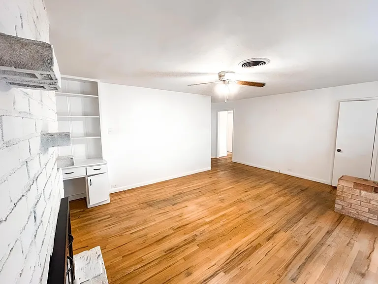 301 Randle Dr — Photo 3