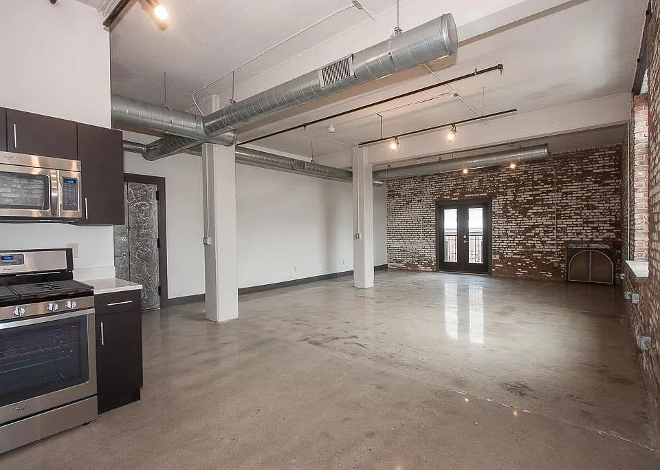 190 Christopher Columbus Dr #3B