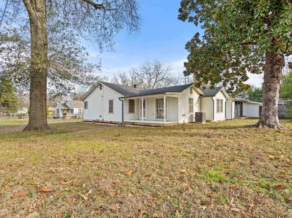411 N College St, Lindale, TX 75771