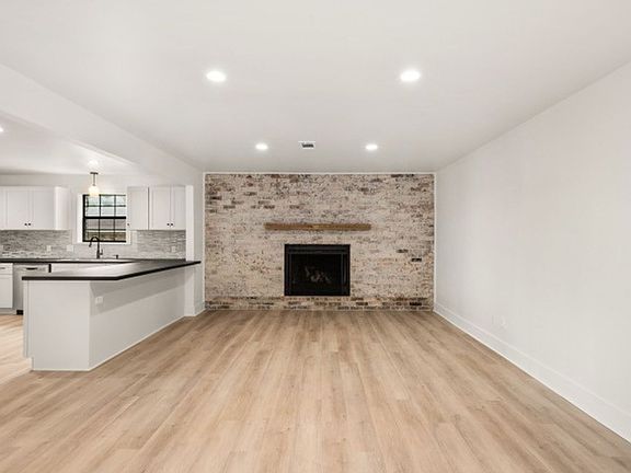 4th image of 100 Franklin St