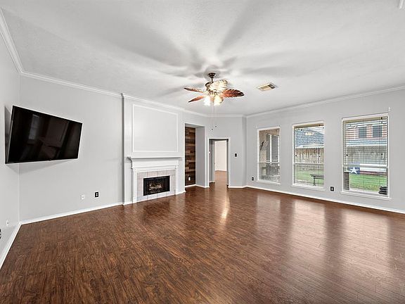 4th image of 414 Blossomwood Dr