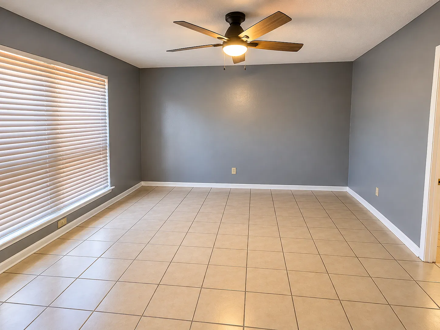 3 bed, 1300 sqft, $1,100 — Photo 4