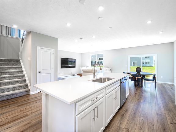 2nd image of 1573 Crest Dr