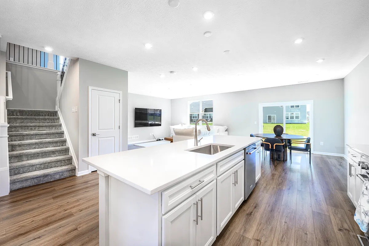 Building Photo - 1573 Crest Dr