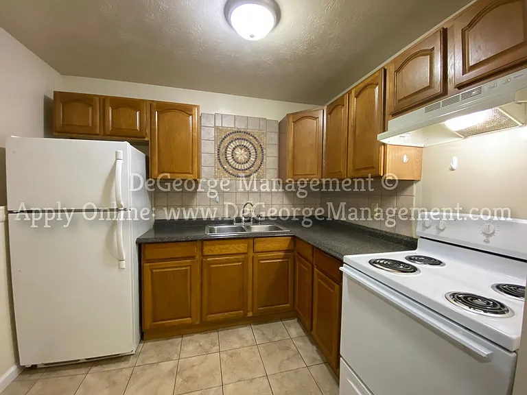 Woodside Court Apartments — Photo 23