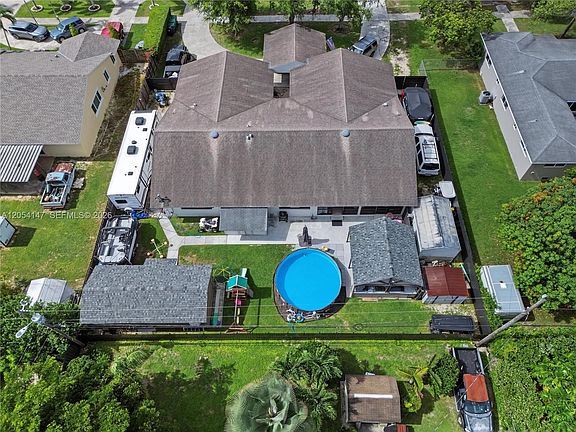 4th image of 225 NW 21st St