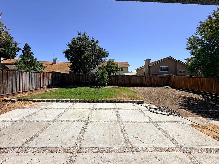 937 Neal St — Photo 36