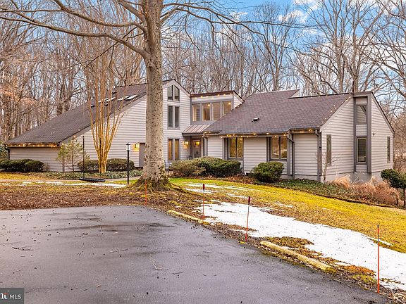 3rd image of 5500 Beech Ridge Dr