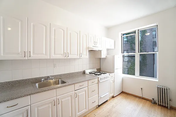 Rented by Renetta Real Estate | media 62