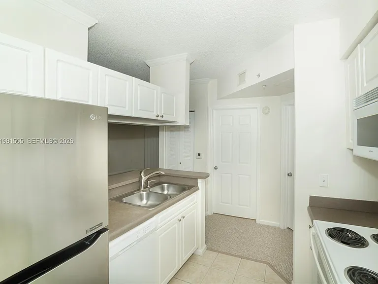 17145 N Bay Rd #4203 — Photo 10