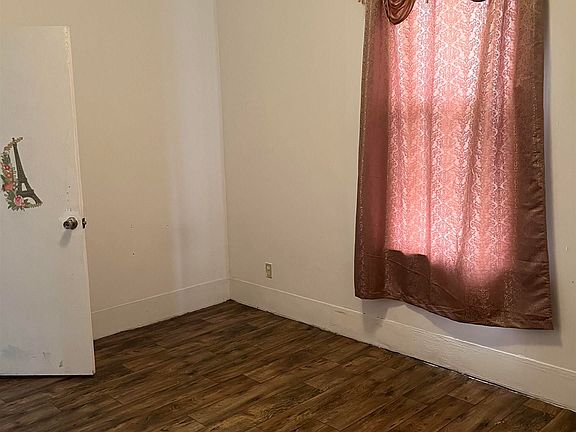 5th image of 27 E Eberwine Ave