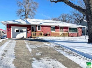 30 6th St NE, Sioux Center, IA 51250