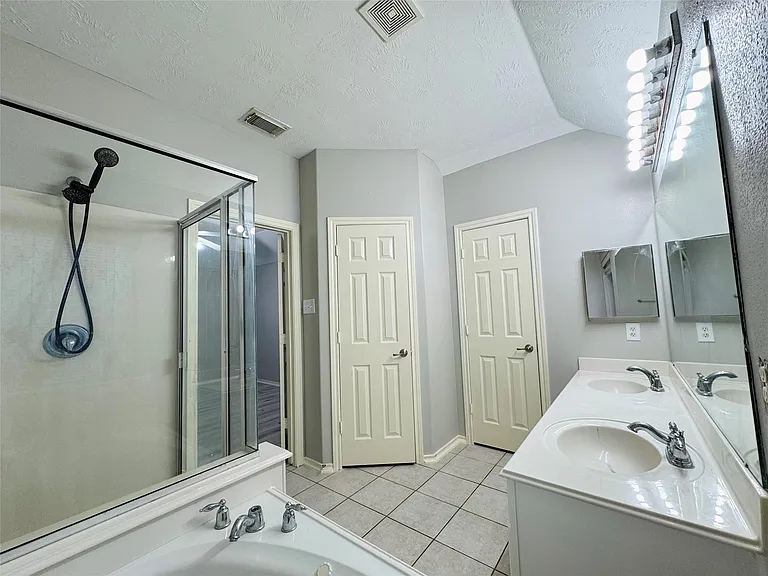 24631 Hampton Lakes Dr — Photo 12
