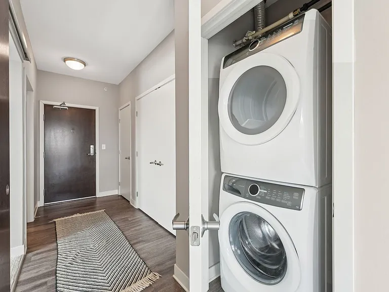 Spectrum Apartments & Townhomes — Photo 9