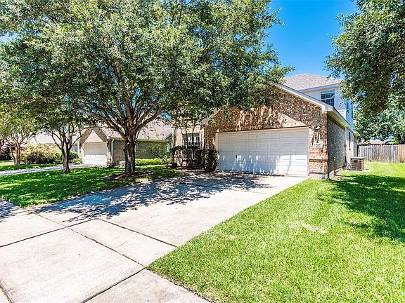 3rd image of 212 Green Cedar Dr