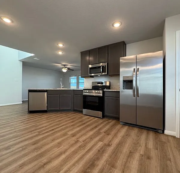 11131 Hollinger Cir — Photo 2