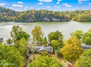 4225 W Lakeview Cir, Louisville, TN 37777