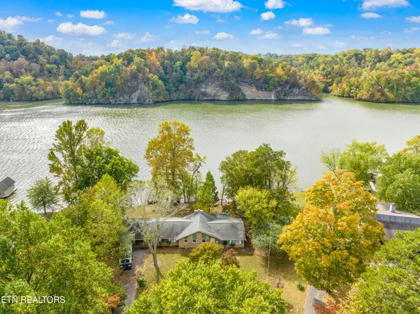4225 W Lakeview Cir, Louisville, TN 37777