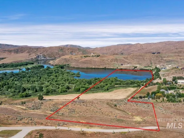 8765 Lagoon Ln, Emmett, ID 83617
