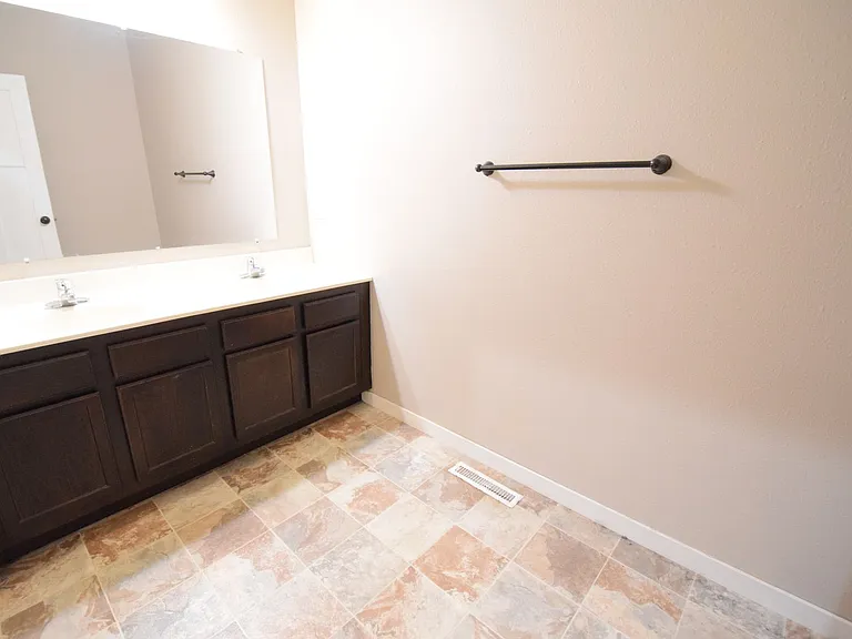 224 James Ave — Photo 25