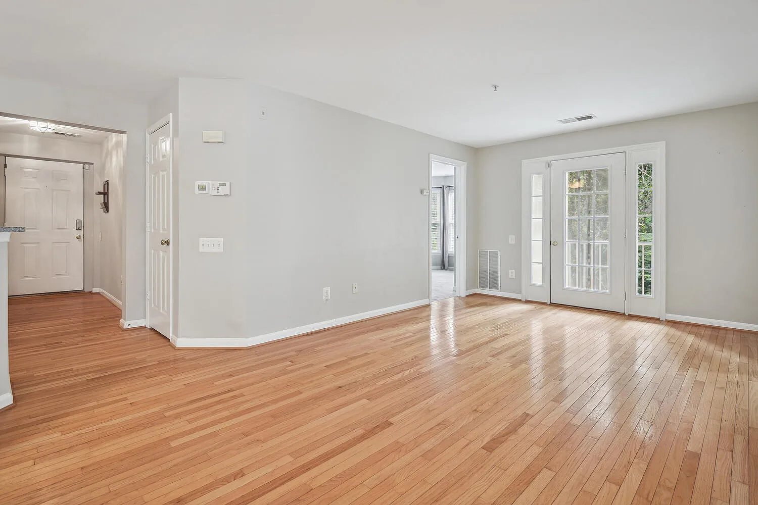 3 bed, 1183 sqft, $2,600 — Photo 4