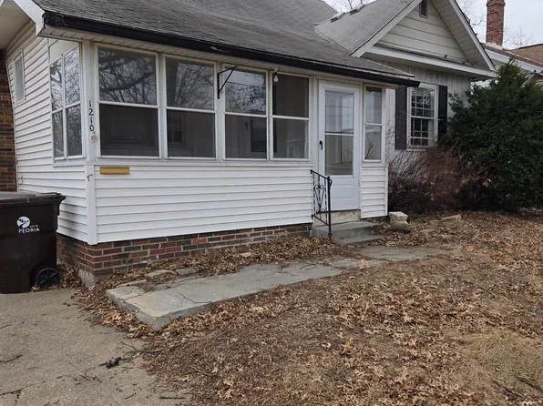 1210 W Macqueen Ave, Peoria, IL 61604