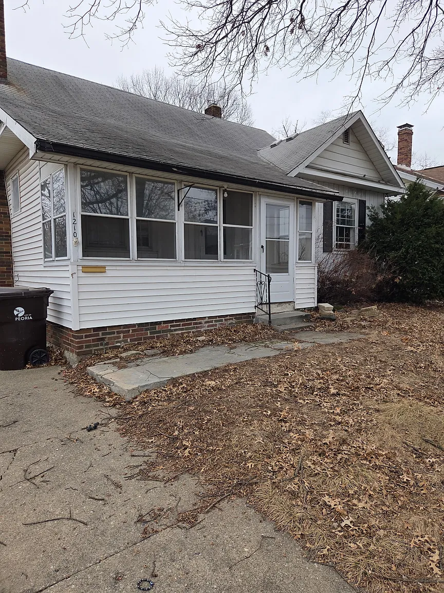 1210 W Macqueen Ave photo 1