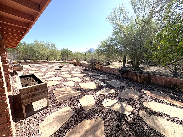 Very private rear yard area