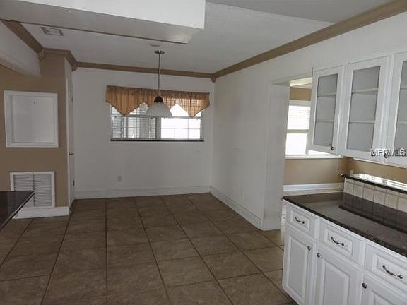 4th image of 217 Nob Hill Cir