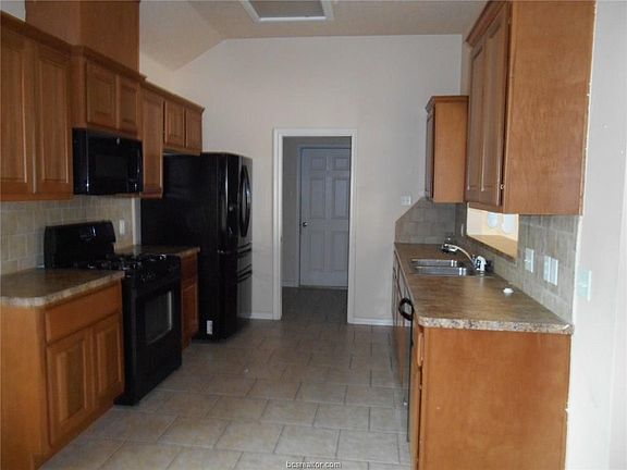 4th image of 1575 Woodbine Ct